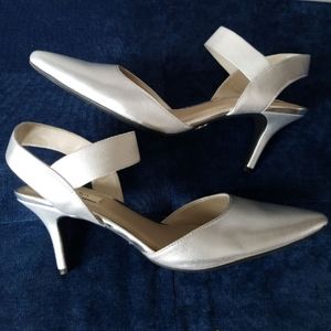 Simply Vera Silver Heels
